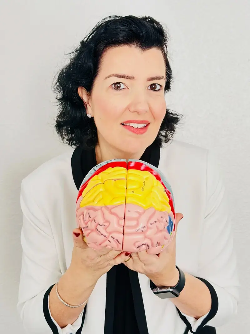 Profa. Dra. Camila Torriani-Pasin